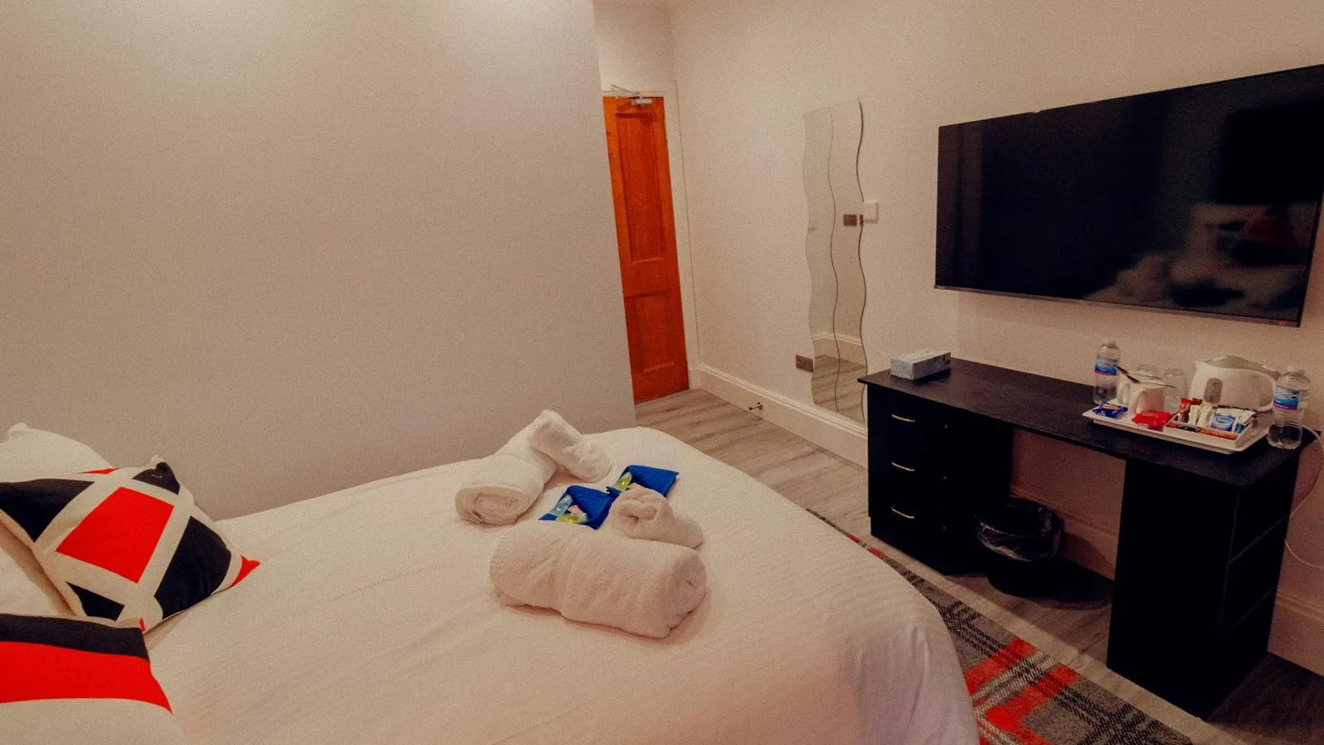 Mayfield Suites Эдинбург 0*,