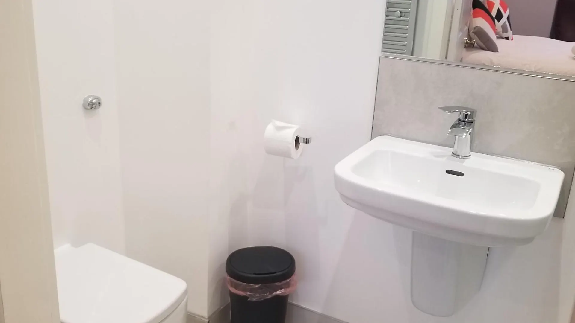 בית הארחה אדינבורו Mayfield Suites
